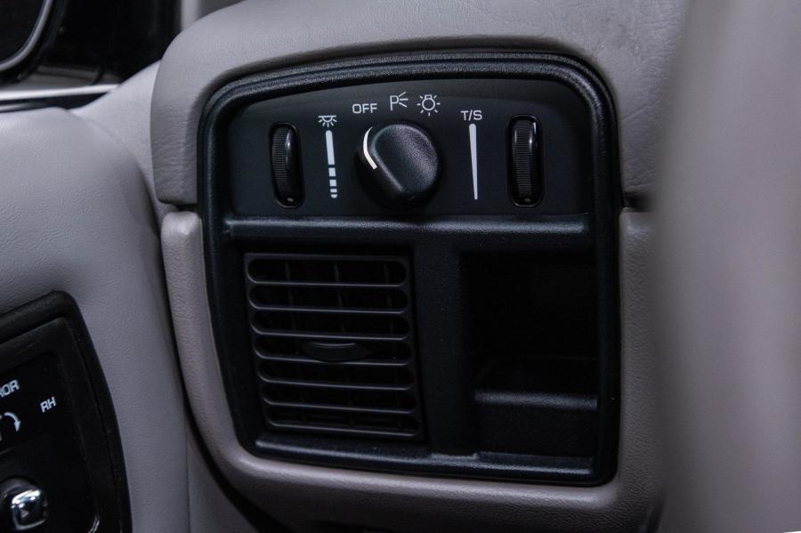 Детали интерьера Chevrolet Impala SS 1996 года  (фото 48 из 99)